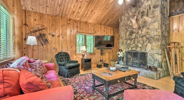 Коттедж Serene Sky Valley Family Chalet w/ Fireplace