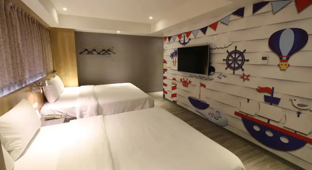 Четырёхместный номер Standard Blue Coast Hotel