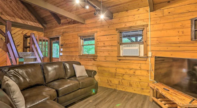 Pocono Log Cabin: Fireplace, Fire Pits & Amenities, Book Feriehus Sommerhuse i Pennsylvania, Hytte