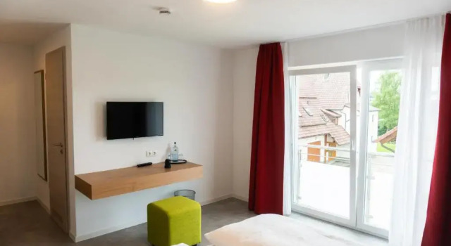 Pension Haas-Hotel am Turm, Reserva ahora Hotel Rottweil Baden-Wurtemberg, cerca de Torre de pruebas Rottweil de ThyssenKrupp
