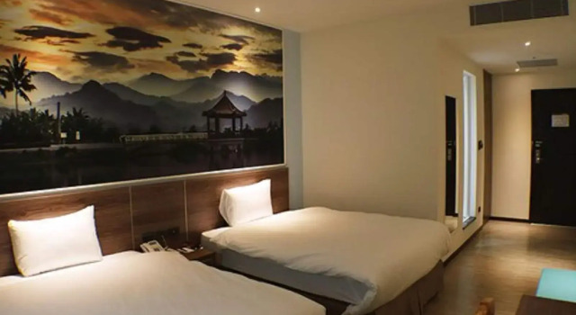 Chii Lih Hotel - Kaohsiung Love River