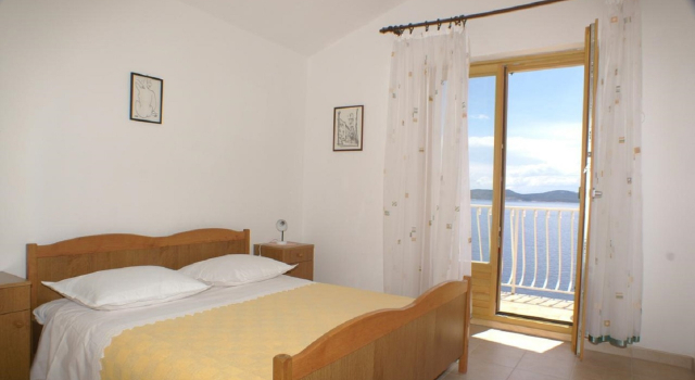 Apartment Niko - 50 m from pebble beach: A4 Pisak, Riviera Omis, Rezerwuj Apartament Pisak Split Region
