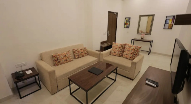 Апартаменты Executive Hide Away Studios