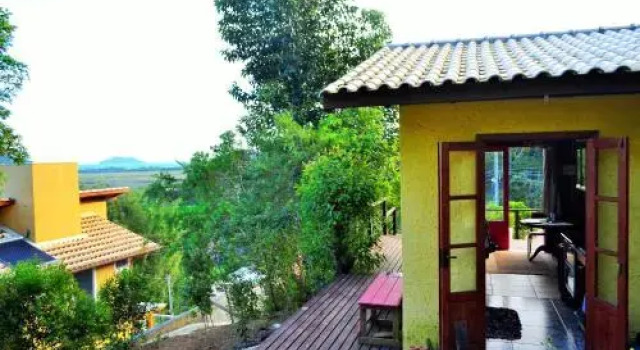 Wood Cabin into the Wild, Забронировать Отель Armacao Флорианополис