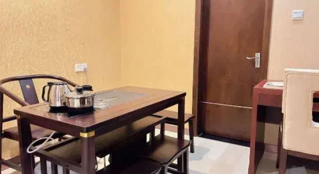 Люкс Deluxe City Hotel (Qingyuan Gymnasium Shunying Guangbai Branch)