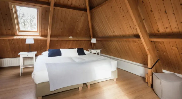 Massive, Historic Villa With a Convenient and Central Location Along the Coast, Book Villa Sassenheim Zuid-Holland