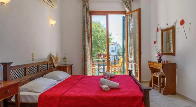 Двухместный номер Standard с балконом Des Roses Hotel