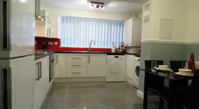 Коттедж StayNEC Moat House Birmingham - For Company, Contractor and Leisure Stays - NEC, HS2, JLR, Airport