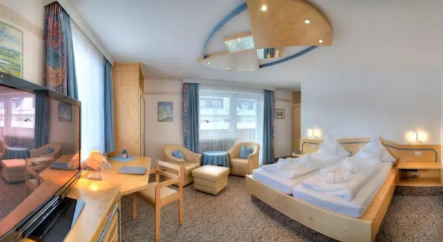 Hotel Alpenhof, Rezerwuj Hotel Hotele w Apfeltrang z basenem, Basen