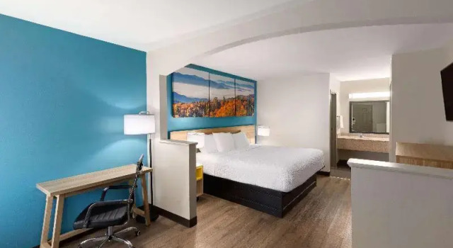Трёхместный номер Standard Days Inn by Wyndham Clarksville North EXIT 4