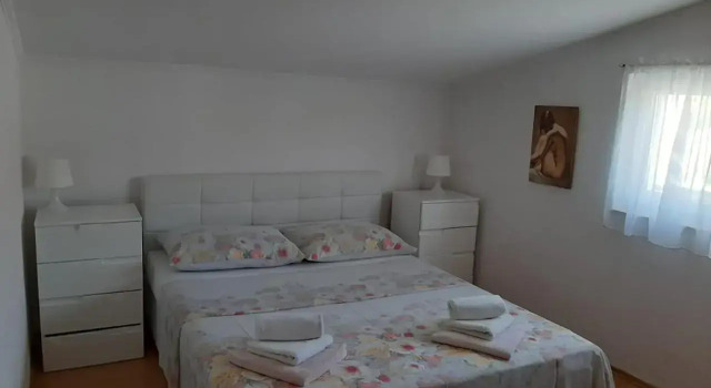 Apartment Ljilja, Забронировать Апартаменты/квартира Отели Винишче с парковкой, рядом с Пляж Смоквина, Парковка