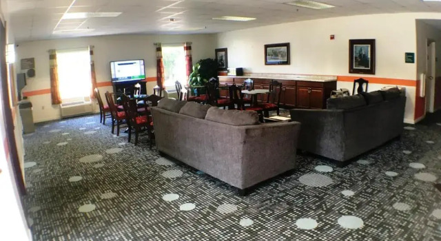 Четырёхместный номер Standard President Inn & Suites