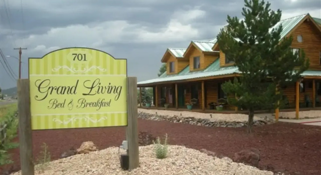 The Grand Living Bed & Breakfast, Забронировать Отель Отели Уильямс с парковкой, Парковка