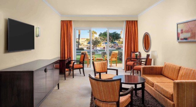 Двухместный люкс Mountainside Deluxe с видом на бассейн DoubleTree by Hilton Sharm El Sheikh Sharm Bay