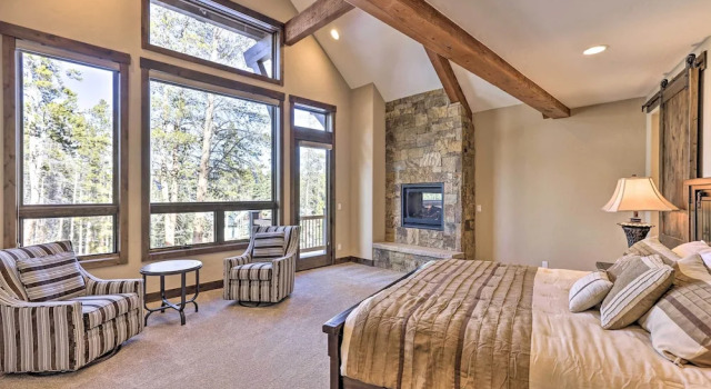 3 Fireplaces & Mtn View: Luxe Home in Breckenridge