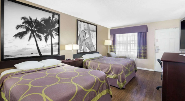 Четырёхместный номер Standard Super 8 by Wyndham Ellenton Bradenton Area
