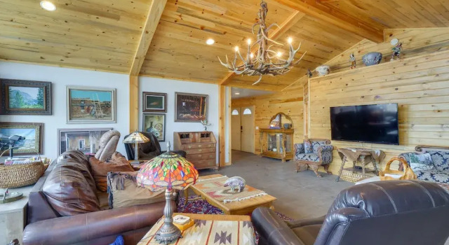Jefferson Home with Mountain Views and Horse Pastures, Buchen Sie Ferienhaus Jefferson USA