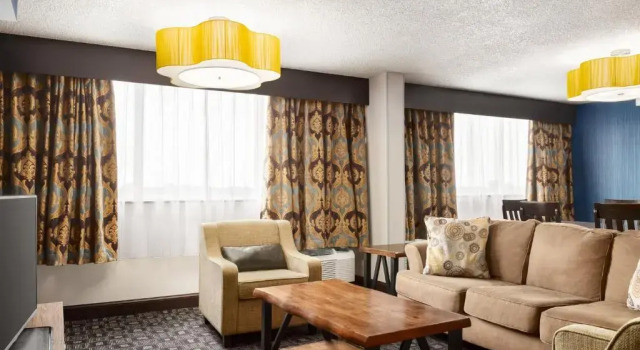 Люкс Holiday Inn Louisville East - Hurstbourne by IHG