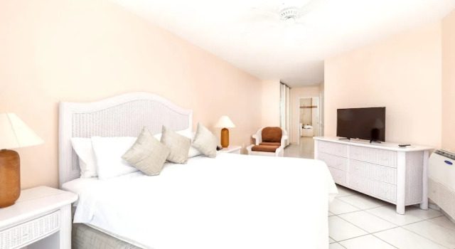 Apartment With 2 Bedrooms in Lowlands, With Wonderful sea View, Indoor Pool, Furnished Balcony, Buchen Sie Ferienwohnung Lowlands St. Maarten