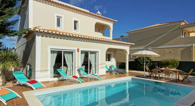 Вилла с балконом Villa in Carvoeiro