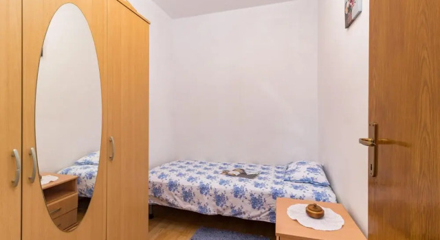 Awesome Apartment in Valbandon With 1 Bedrooms and Wifi