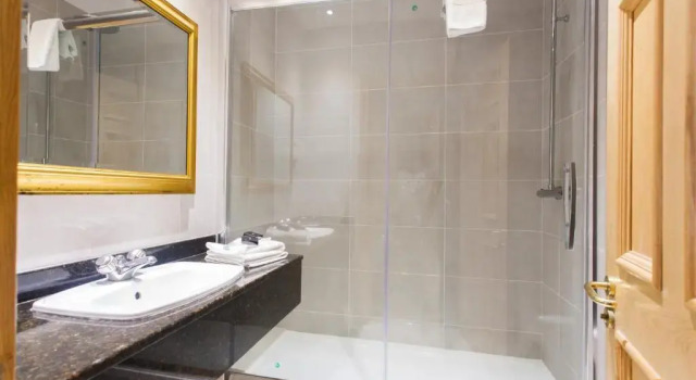 Семейный номер Standard Ashdown Park Hotel