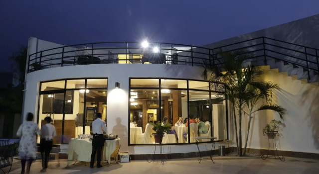 Club De Novo, Rezerwuj Hotel Hotele w Butwal z parkingiem, Parking