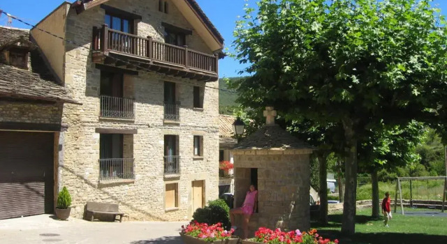 apartamentos turisticos san juan de la peña, Забронировать Апартаменты/квартира Отели Санта-Крус-де-ла-Серос с парковкой, Парковка