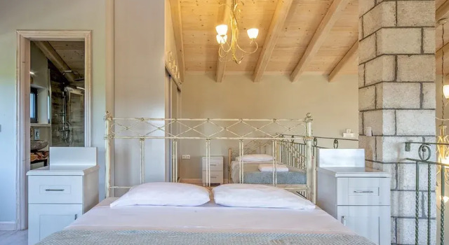 Luxury Villa Irida