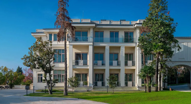 Апартаменты МореСолнцеАпарт в АК Grand Royal Residences, Забронировать Апартаменты/квартира Отели Сочи с парковкой, рядом с Железнодорожный вокзал Сочи, Парковка