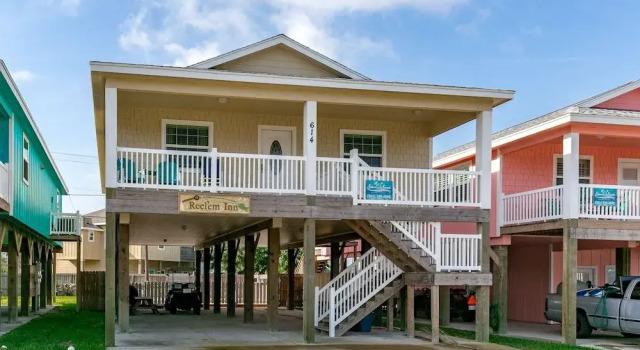ReelEm Inn 614 by RedAwning
