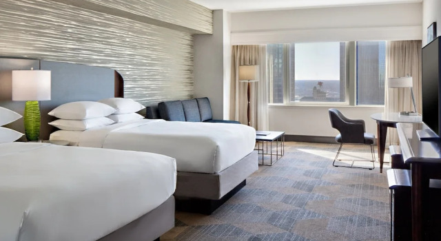 Четырёхместный номер Sheraton Dallas Hotel