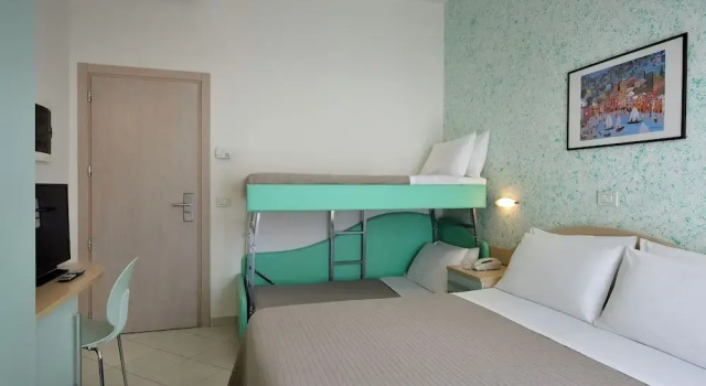Четырёхместный номер Standard c 1 комнатой с балконом Hotel Romagna