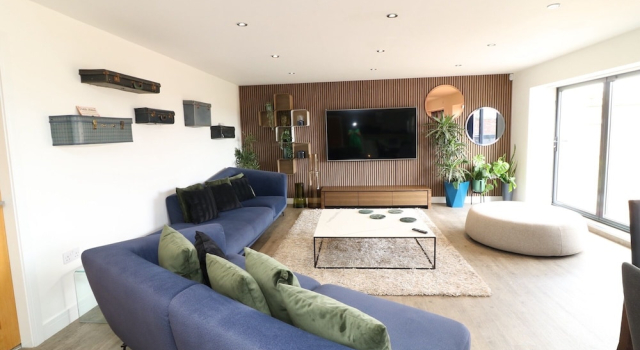 Lincoln 4-beds, Sleeps 13, Hot Tub & Pet Friendly
