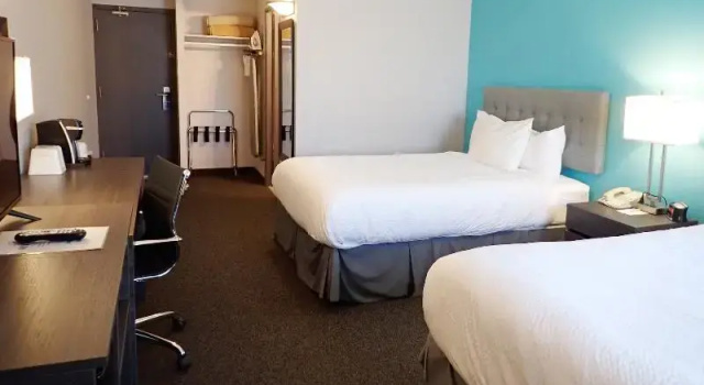 Четырёхместный номер Standard Days Inn by Wyndham Sudbury & Conference Centre