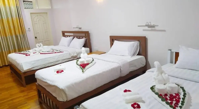 Camera Standard Hotel Crown