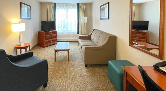 Четырёхместный люкс Smart Suites, an Ascend Collection Hotel
