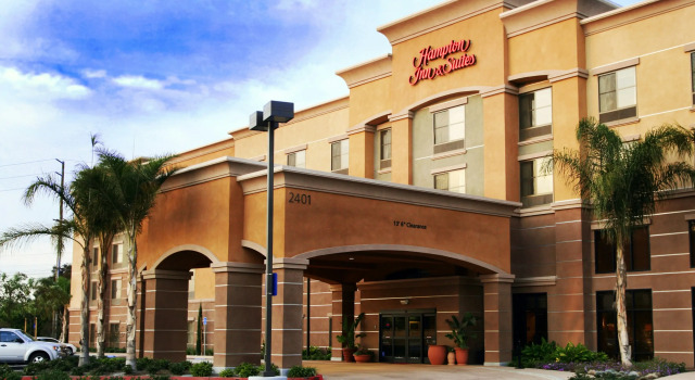 Hampton Inn & Suites Seal Beach, Забронировать Отель Сил-Бич 