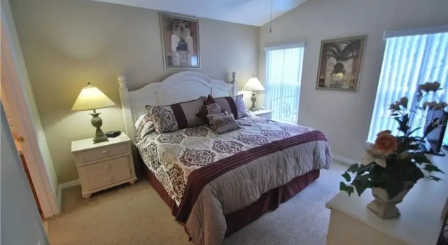 A 4 Bedroom Villa in Davenport With its own Private Pool