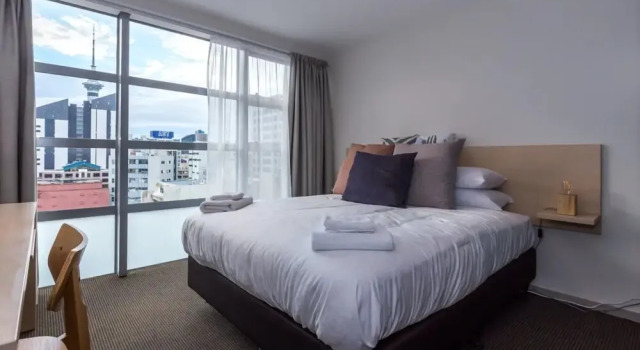 Light Filled Modern 1 Bedroom Apartment