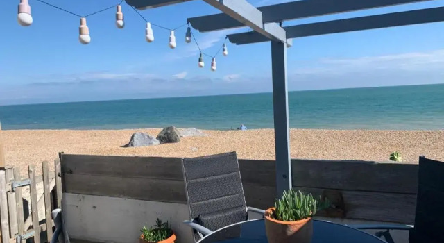 Коттедж с 3 комнатами The Beach House at Sandgate by Bloom Stays