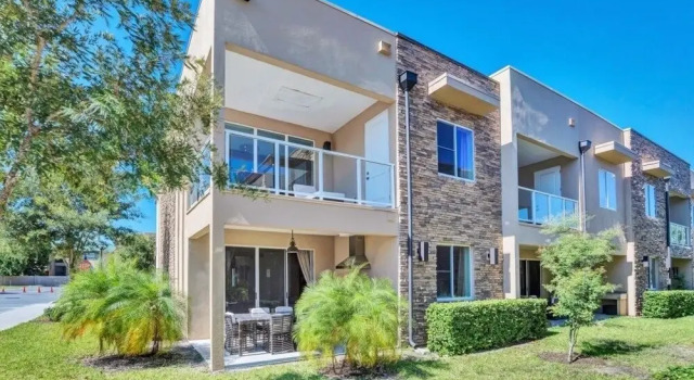 Amazing 4 Bedroom Magic Village Townhome 3 Townhouse by Redawning, Varaa Lomakoti Orlando Kissimmee