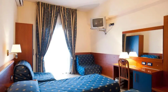 Standard- tredobbelt værelse 4 Pini Hotel