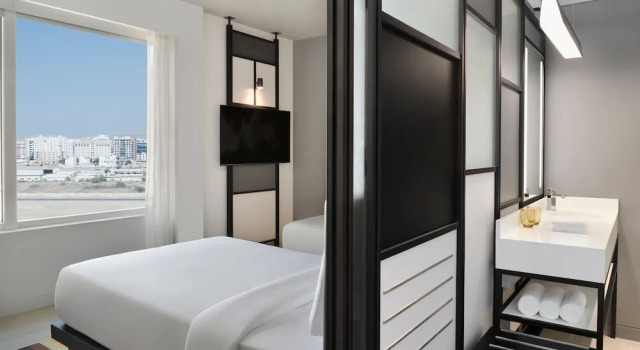 2 Bedrooms Family Suite with city view Hotel Aloft Muscat