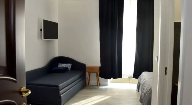 Четырёхместный номер Deluxe с балконом SantAlfonso Bed and Breakfast Napoli