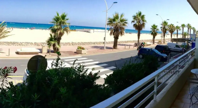 "PLAGE" Splendide Vue Mer depuis la chambre et le salon cuisine, 20m de la plage!