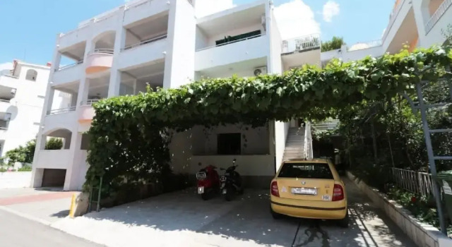 Apartments and Room Nevenka
