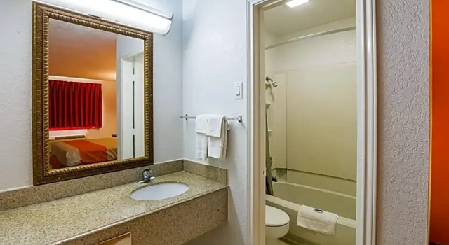 Номер Deluxe Motel 6 Red Oak, TX - Dallas