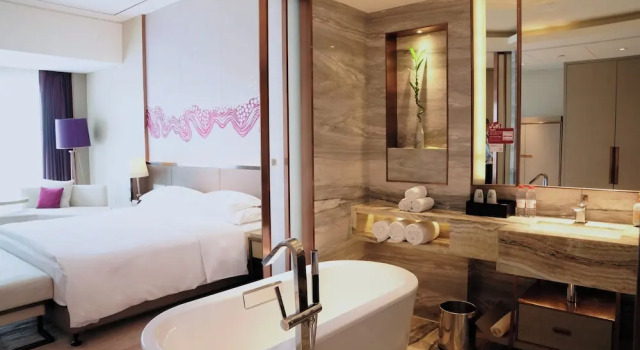 Четырёхместный номер Premium Crowne Plaza Yibin by IHG
