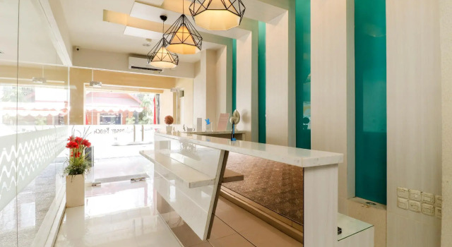 Makassar Beach Inn, Book Hotel Hotels in Sulawesi with Parking, Parking